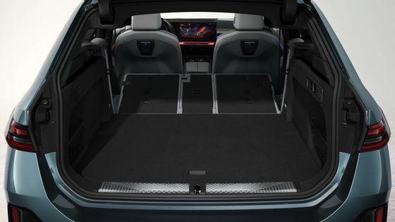 नवीनतम ईवी कार 84.4kWh बैटरी के साथ मिलान 329mile रेंज के साथ 335bhp/430Nm पर बीएमडब्ल्यू i5 टूरिंग eDrive40 एकल गति RWD