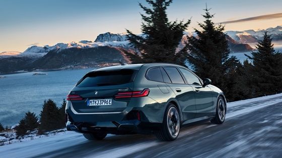 नवीनतम ईवी कार 84.4kWh बैटरी के साथ मिलान 329mile रेंज के साथ 335bhp/430Nm पर बीएमडब्ल्यू i5 टूरिंग eDrive40 एकल गति RWD