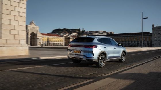 FWD 1.5L इंजन BYD SEAL U DM-i PHEV इलेक्ट्रिक कार इलेक्ट्रिक मोटर के साथ 18.3kwh बैटरी अधिकतम शक्ति 214bhp