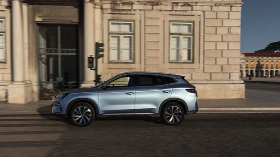 FWD 1.5L इंजन BYD SEAL U DM-i PHEV इलेक्ट्रिक कार इलेक्ट्रिक मोटर के साथ 18.3kwh बैटरी अधिकतम शक्ति 214bhp