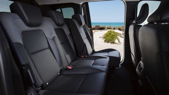 आरामदायक ड्राइविंग पोजीशन और अच्छा मूल्य के साथ व्यावहारिक केबिन निसान टाउनस्टार एमपीवी शुद्ध ईवी WLTP 285km के साथ