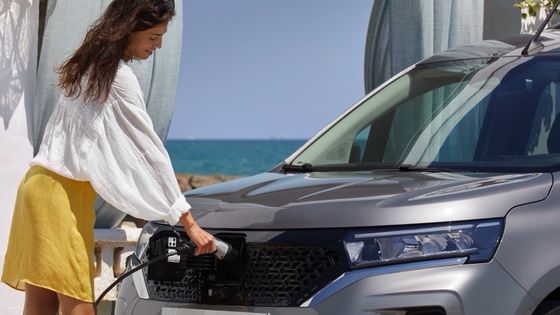 आरामदायक ड्राइविंग पोजीशन और अच्छा मूल्य के साथ व्यावहारिक केबिन निसान टाउनस्टार एमपीवी शुद्ध ईवी WLTP 285km के साथ