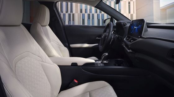 लेक्सस UX300e 2023 रिव्यू, ऑल इलेक्ट्रिक EV 440 किमी रेंज WLTP 7.5s 0-100 किमी/घंटा त्वरण 150kw पावर के साथ शुद्ध इलेक्ट्रिक कार