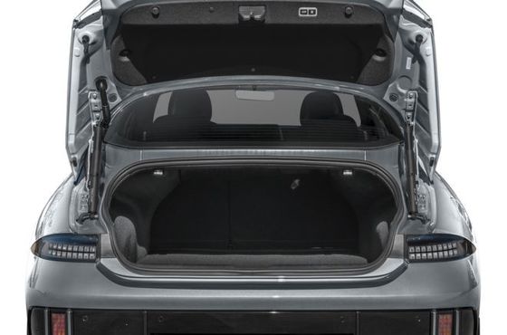 सबसे अधिक ऊर्जा कुशल ईवी 2 हुंडई आइओनिक 6 शुद्ध इलेक्ट्रिक वाहन अधिकतम 361 मील रेंज के साथ 4.17 मील प्रति किलोवाट लंबी रेंज को कवर करता है