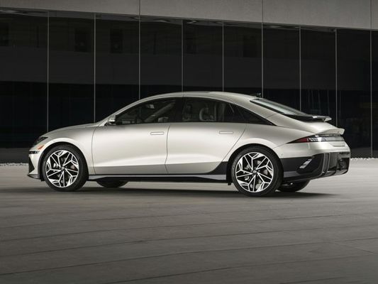 सबसे अधिक ऊर्जा कुशल ईवी 2 हुंडई आइओनिक 6 शुद्ध इलेक्ट्रिक वाहन अधिकतम 361 मील रेंज के साथ 4.17 मील प्रति किलोवाट लंबी रेंज को कवर करता है