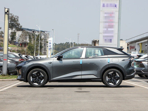 नवीनतम HUAWEI सिस्टम डीपॉल S07 2024 EREV 121 किमी CLTC0.5h के साथ फास्ट चार्जिंग समय 175kW अधिकतम शक्ति 320N.m टॉर्क