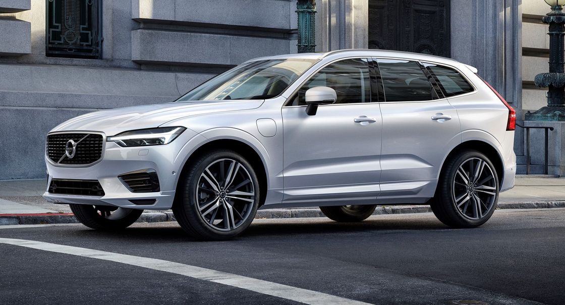 4 पहियों वाली मध्यम इलेक्ट्रिक कारें 4WD 180Km/H मैक्स पावर 184KW Volvo XC60 B5