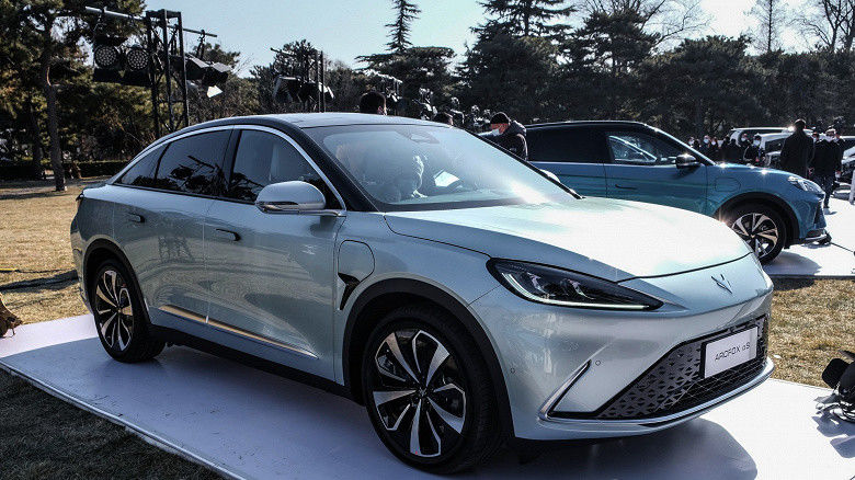 ARCFOX S छोटी इलेक्ट्रिक SUV कार 500km रेंज FWD लेफ्ट हैंड स्टीयरिंग कार