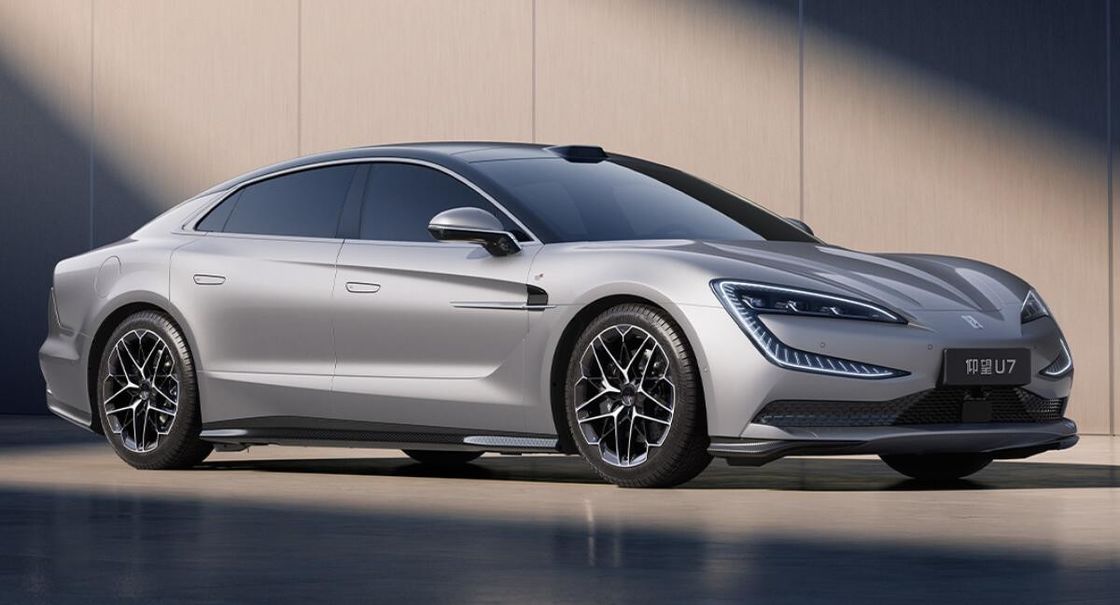 PRESALE 2024 नई EV कार BYD यांगवांग U7 सेडान हवा प्रतिरोध Of Cd 0.195 240Kw मोटर शक्ति