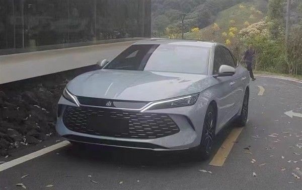 पूर्व बिक्री 2024 BYD Qinn L DM-i 80 किमी इलेक्ट्रिक वाहन जल्द ही हाइब्रिड कार 1.5T 101ps L4 नई एनर्जी कार