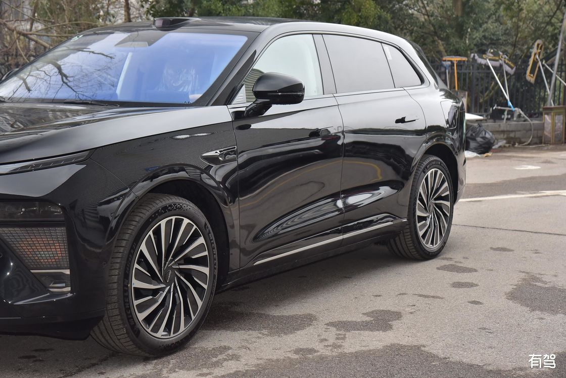 नवीनतम EV कार REEV EXEED ET 200 प्लस अधिकतम शक्ति 195kw & 324N.m टॉर्क 7.8sec 0-100km/h त्वरण इलेक्ट्रिक वाहन