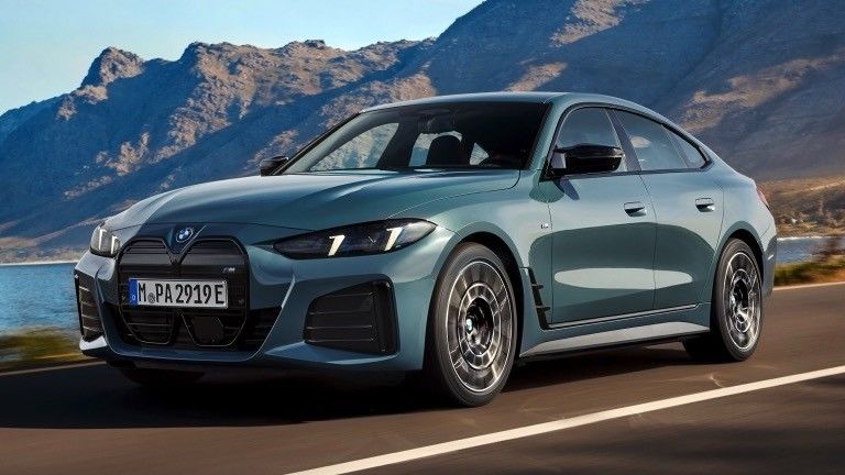 शुद्ध विद्युत वाहन उच्च प्रदर्शन 450 किमी रेंज बीएमडब्ल्यू आई4 त्वरण 0-100 किमी / घंटा पर 3.9s 225 किमी / घंटा शीर्ष गति 400kw शक्ति