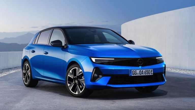 ओपल एस्ट्रा इलेक्ट्रिक पर आरामदायक ड्राइव इलेक्ट्रिक वाहन 54kwh बैटरी के साथ 150kw मोटरपावर 170km/h शीर्ष गति पर